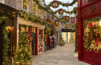 Profitez de l’ambiance de Noël en avance dans les grands magasins